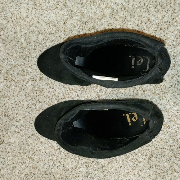 L.E.I. Black Suede Bootie Heels - Picture 5 of 6